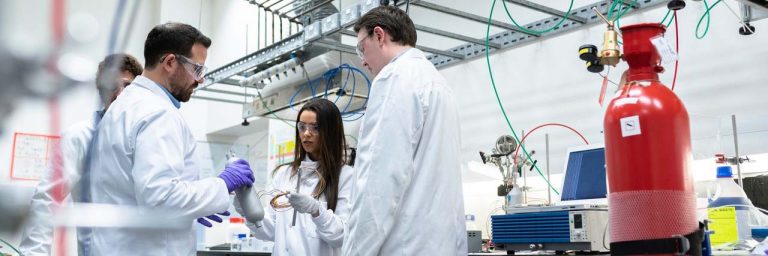 chimiste travaillent sur oxyde d'éthylène